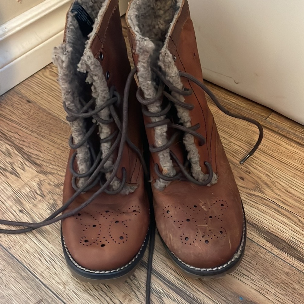 Women’s Spring or Fall Boots (shoes) 💗 - Picture 2 of 5
